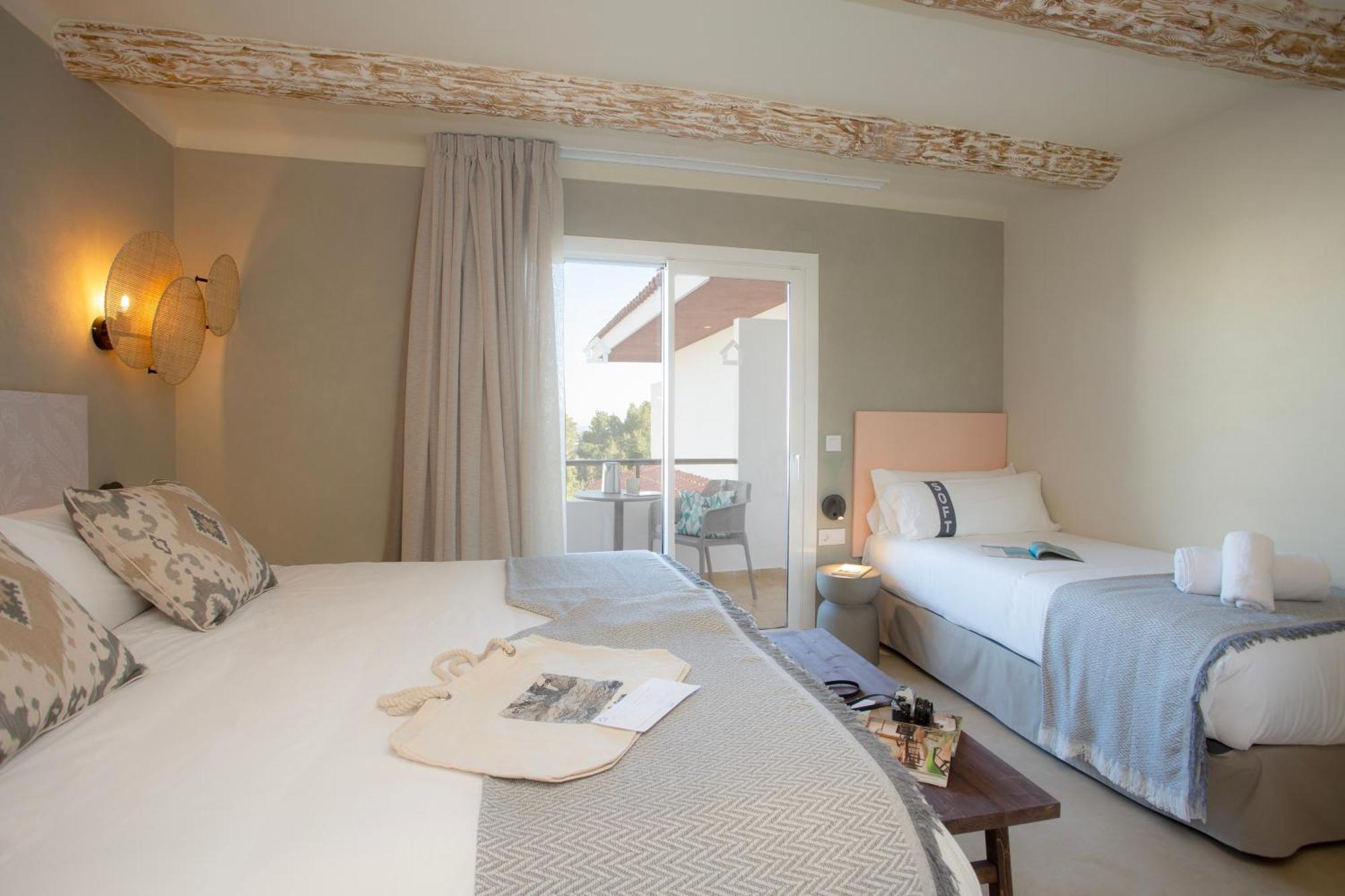 Casual Bahia Ibiza Hotel San Antonio  Room photo